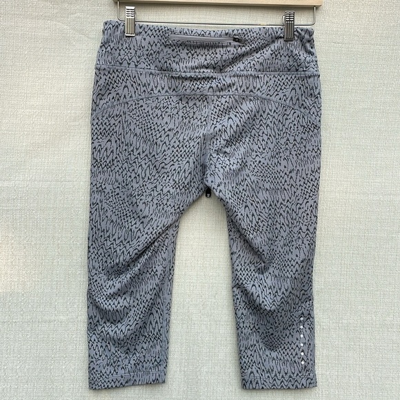Nike Women Epic Run Tight Fit Dri-Fit Capri crop pant 904916-012 Size Medium - Picture 5 of 9